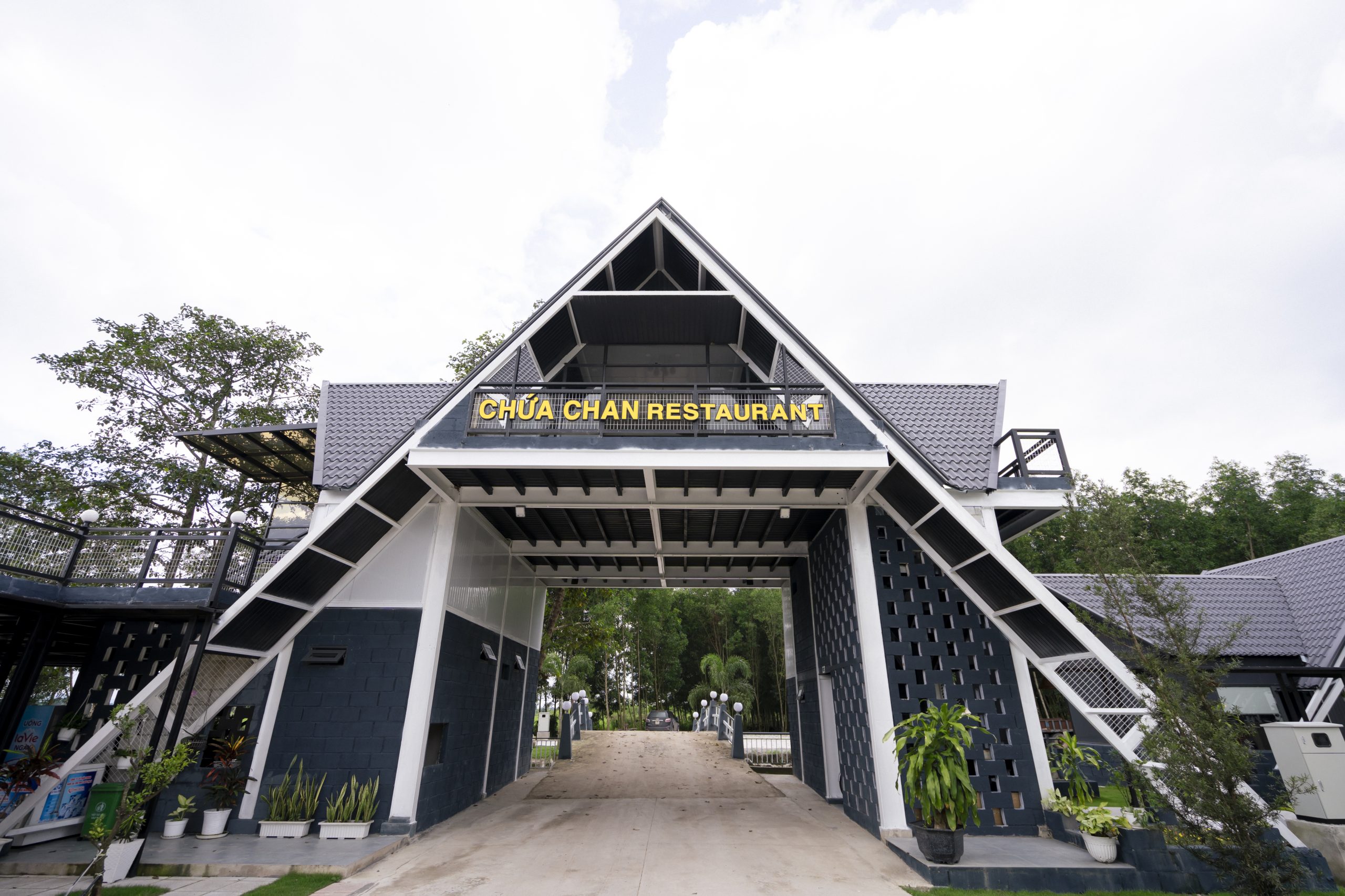 NHA HANG AM THUC 3 scaled
